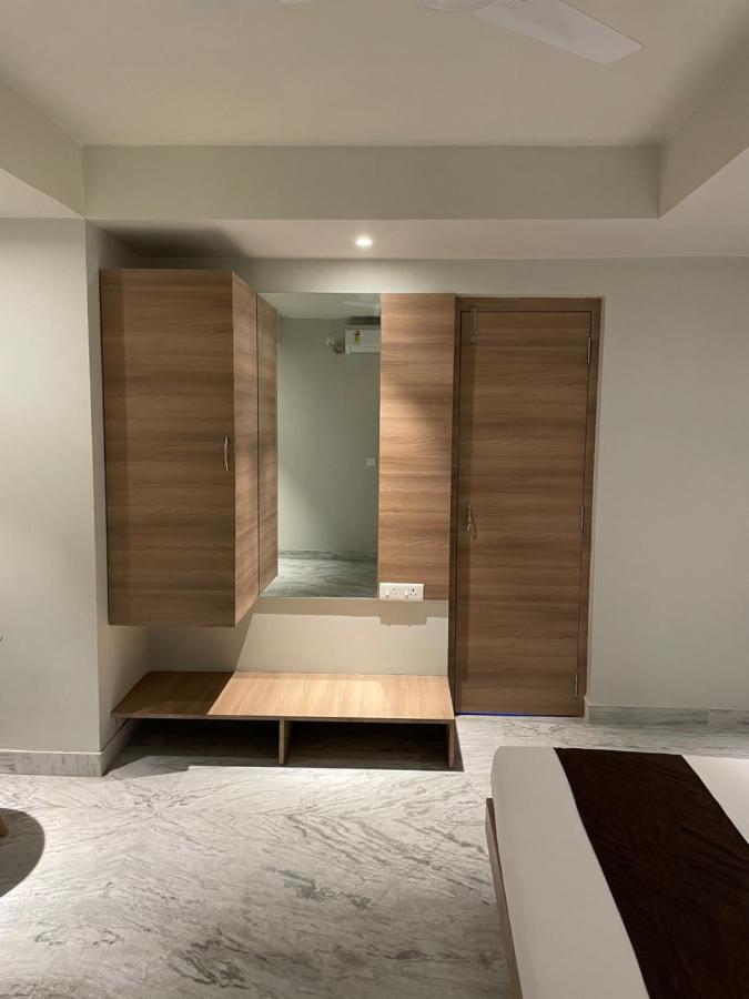 Hotel The Crest Колката Екстер'єр фото