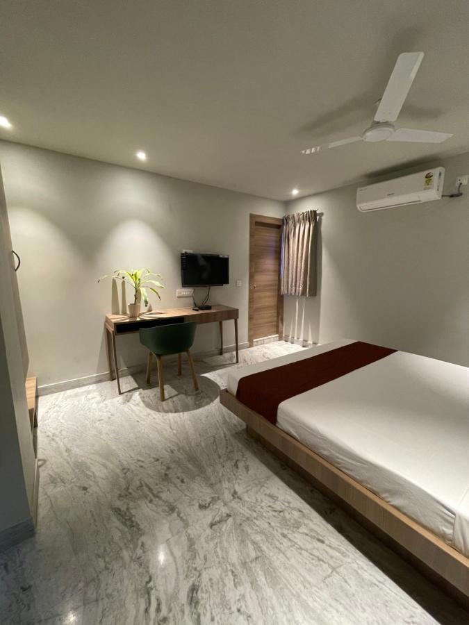 Hotel The Crest Колката Екстер'єр фото