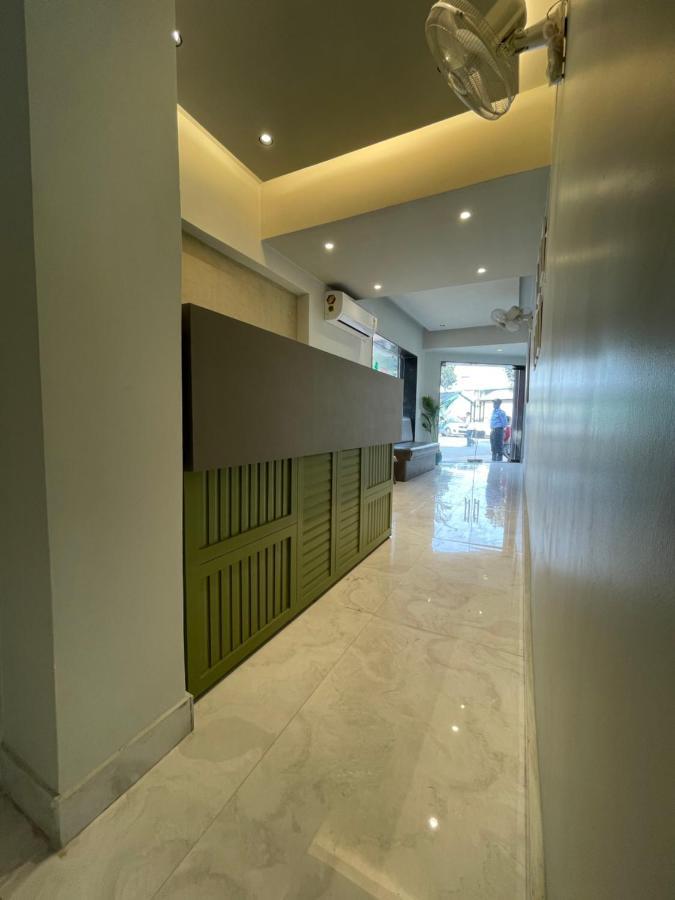 Hotel The Crest Колката Екстер'єр фото