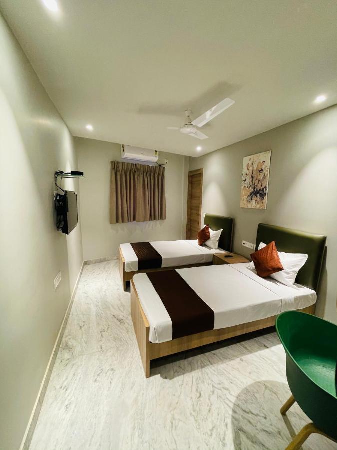Hotel The Crest Колката Екстер'єр фото